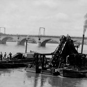 Dragueuse de sable / Orléans (pont de Vierzon), 1936