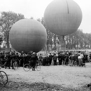 Lancement de deux ballons, Tours, Champ de Mars, 1905