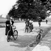 La promenade à vélo / Bois de Boulogne, Paris, 1895
