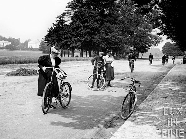 La promenade à vélo / Bois de Boulogne, Paris, 1895