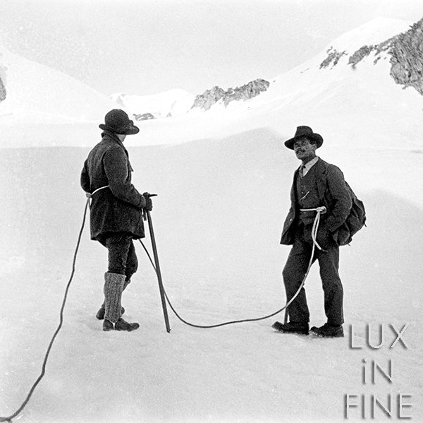 Cordée en bas d'un glacier / Col du Géant, 1927